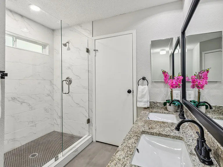 849 N Riverside Dr — Photo 17