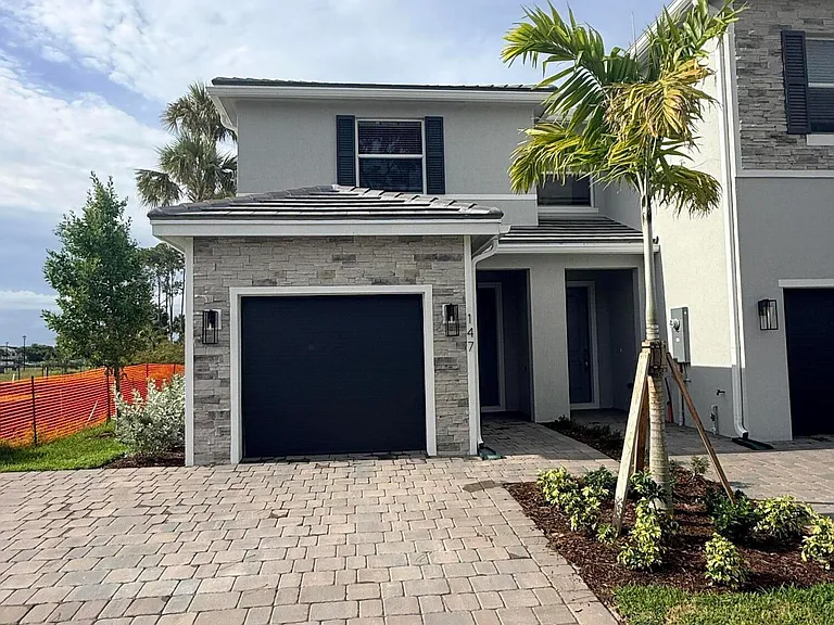 147 Lakeside Landing Ct — Photo 1