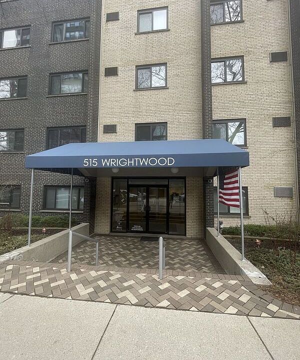 1st image of 515 W Wrightwood Ave APT 306