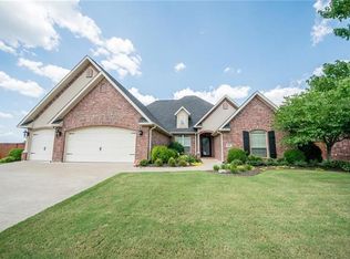 1302 SW Edinburgh Ave, Bentonville, AR 72712