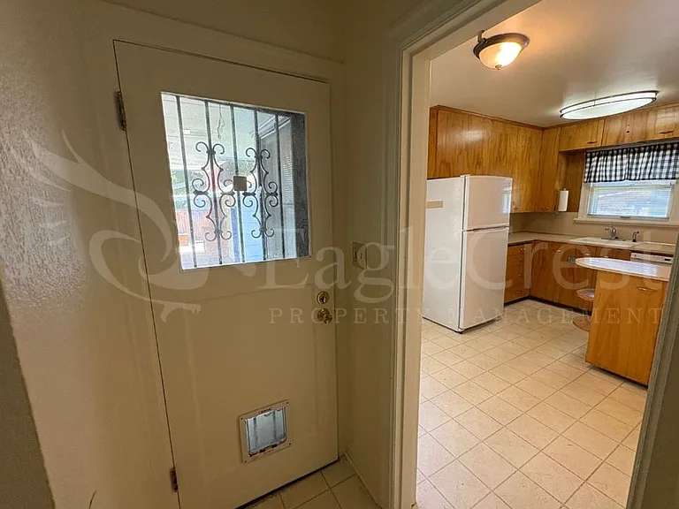 542 E Chestnut St — Photo 33