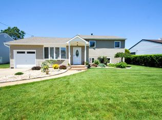 48 Bayview Pl, Massapequa, NY