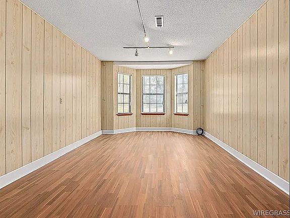 5th image of 804 Old Newton Rd