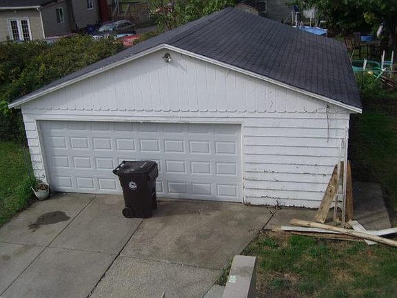 5th image of 2066 W 104th St