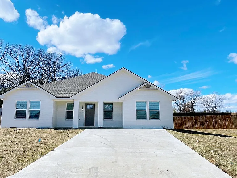 129 Watch Hill Dr — Photo 1
