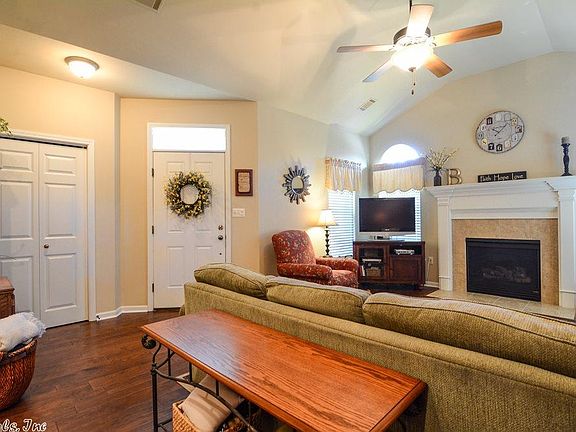 4th image of 304 Mountain Terrace Cir