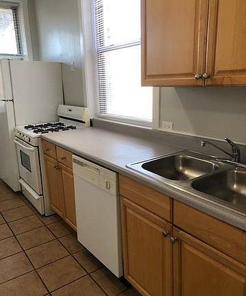5th image of 6744 N Lakewood Ave