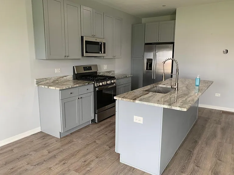 906 Gillespie Ln — Photo 5