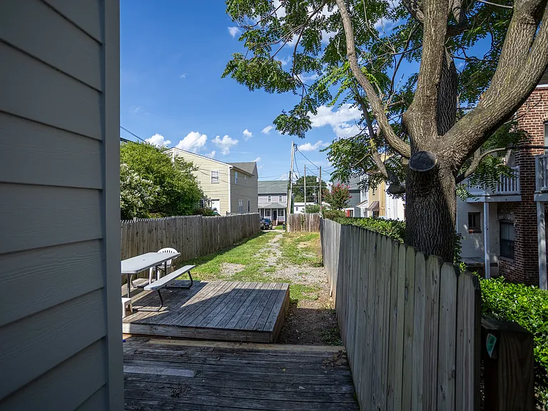 1306 W Clay St — Photo 40
