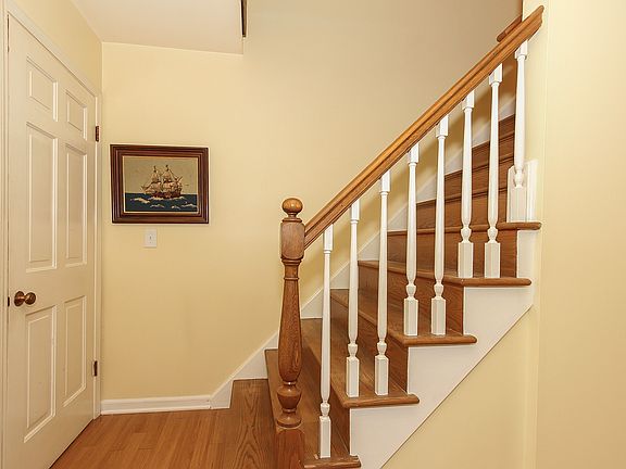 3rd image of 36W665 Oak Hill Dr