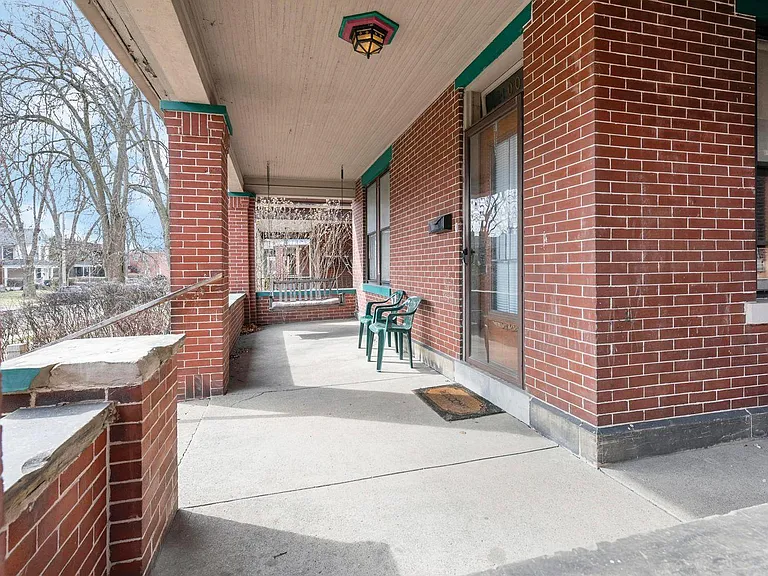 400 E Oakland Ave — Photo 3