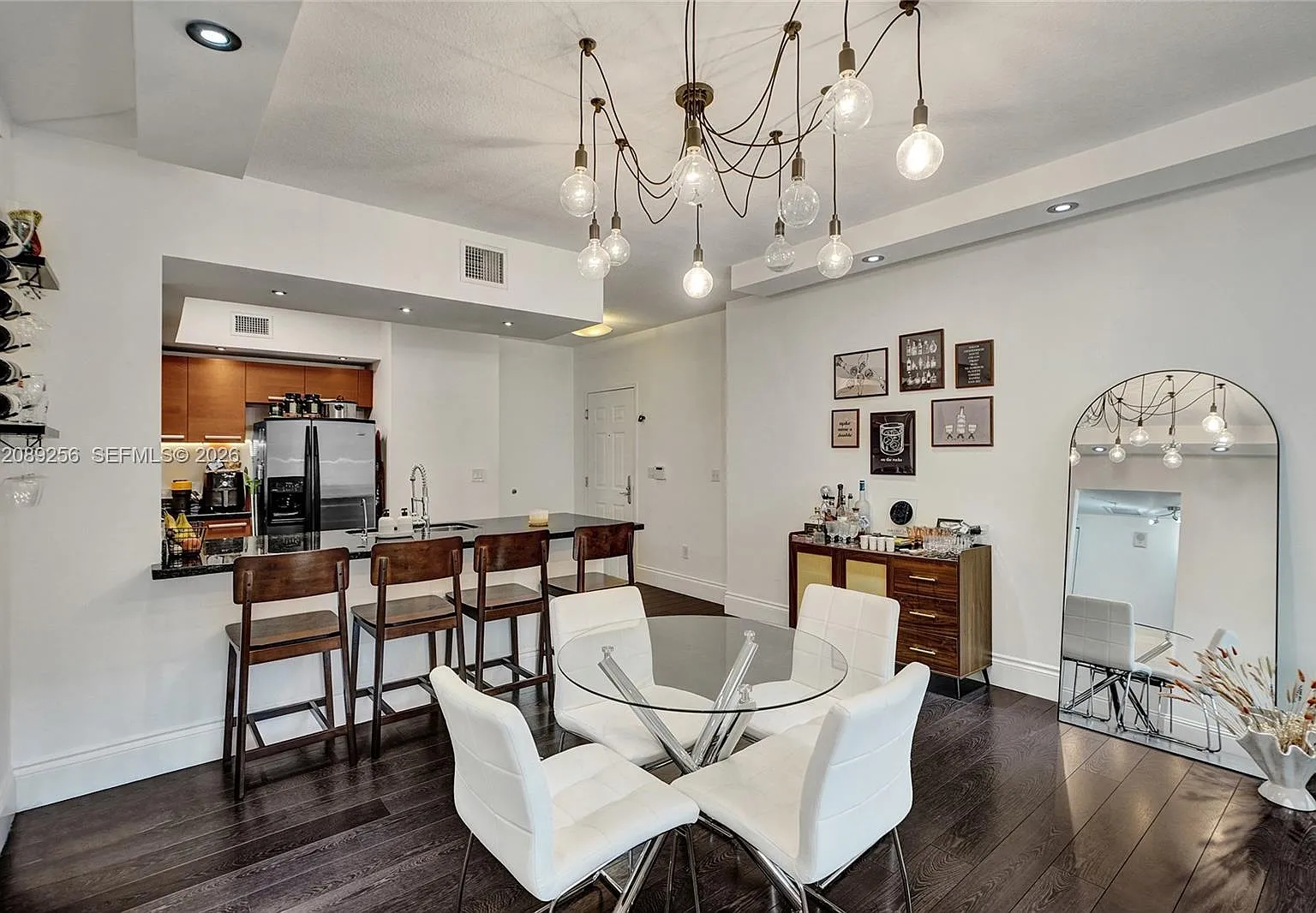 The Minorca Condo — Photo 2