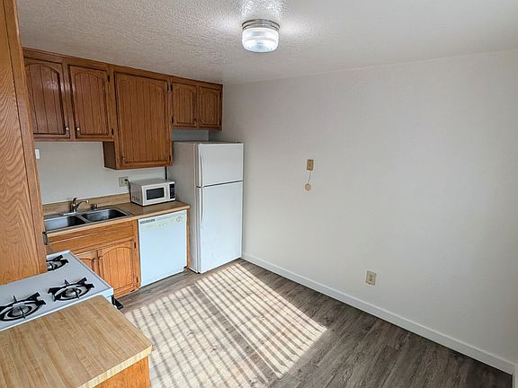 4th image of 1624 Missouri St APT B