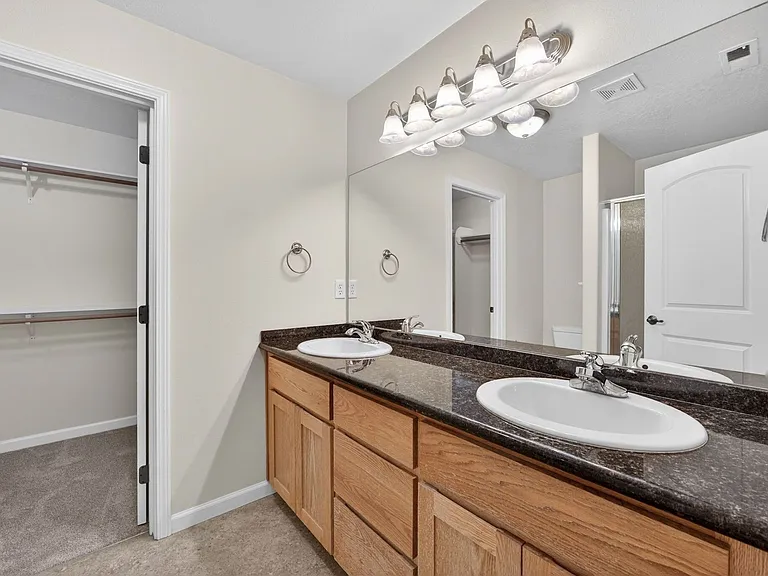 2533 Corona Ave #C — Photo 29