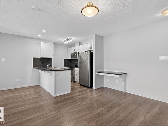 3rd image of 390 Windermere Rd NW #426