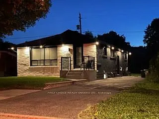 696 Holt Cres #2 — Photo 11