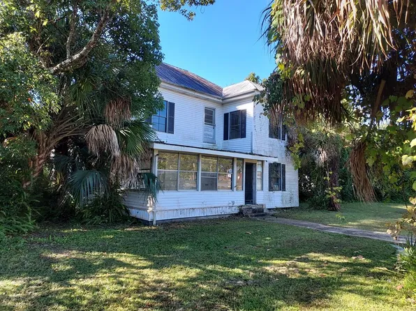 303 SE Avenue B, Carrabelle, FL 32322