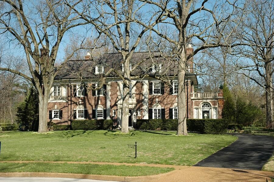Formal Beauty in a park setting