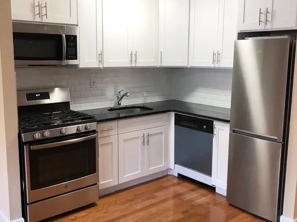 4430 Douglaston Pkwy APT 4C, Douglaston, NY 11363