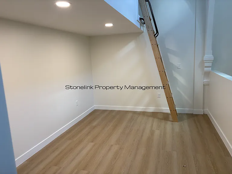 265 Manton Ave — Photo 23