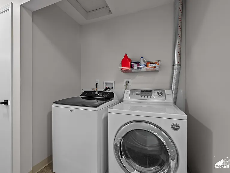 2101 Solstice Cir — Photo 36