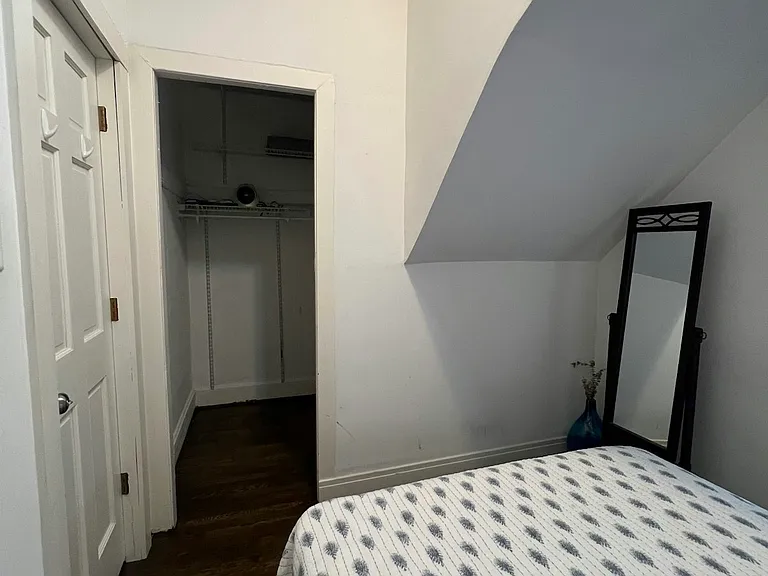 1916 N Rockwell St #1 — Photo 11