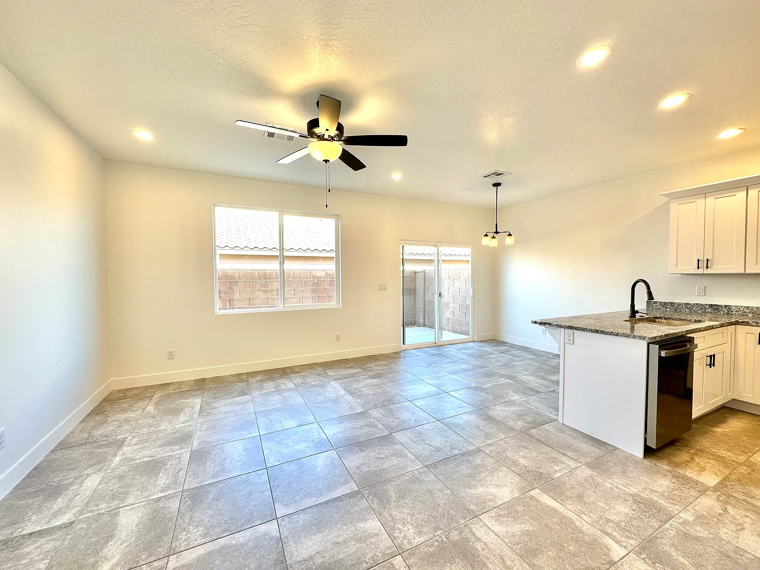 Must See 3 Bedroom 2.5 Bathroom Condo — Photo 3