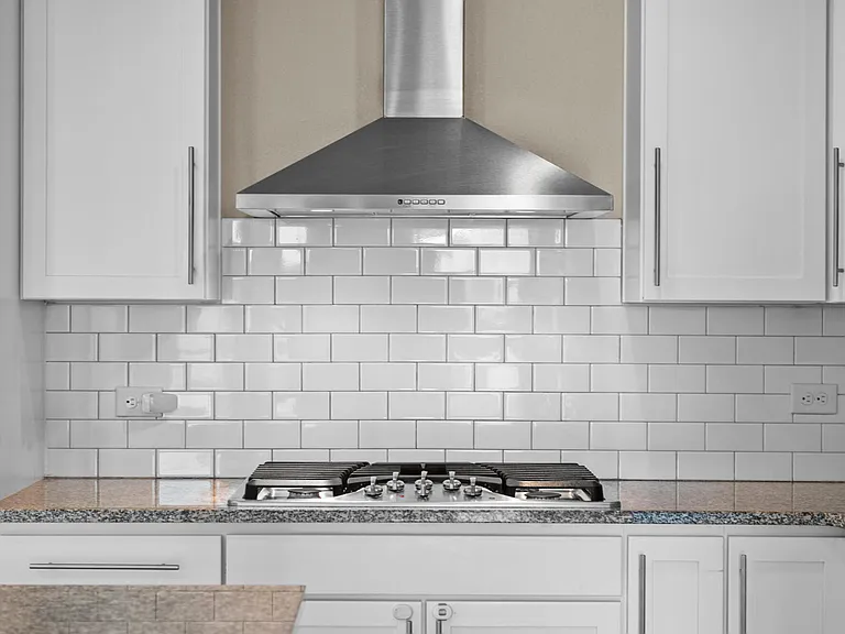 584 E Hinsdale Ave — Photo 12