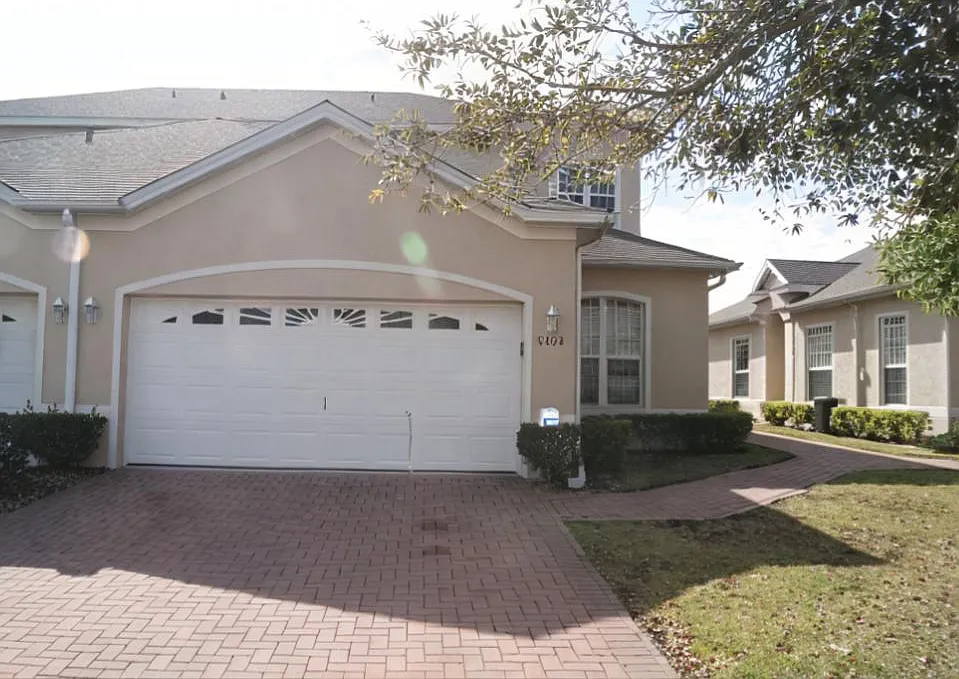 3 bed, 1915 sqft, $2,395 — Photo 1