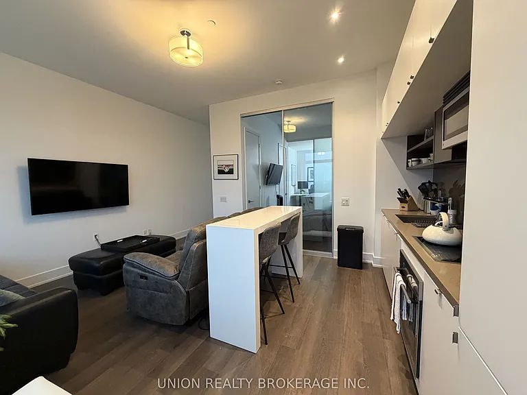 111 Saint Clair Ave W #1527 — Photo 8