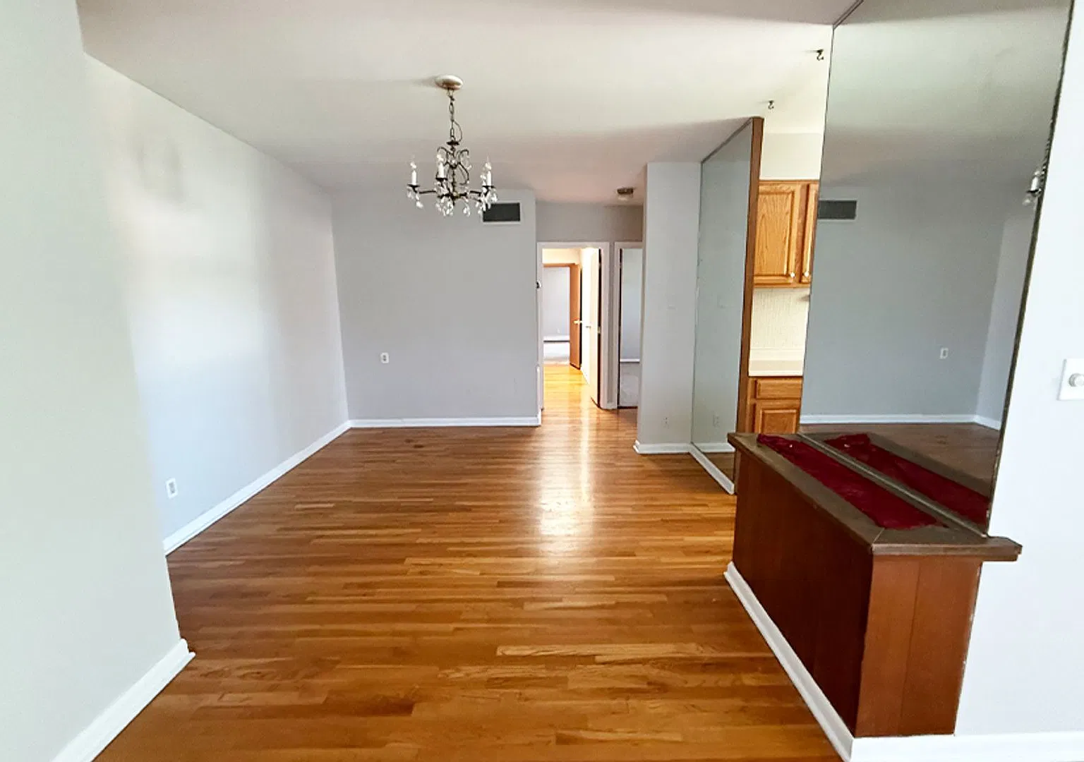 McAlpin 353 — Photo 3