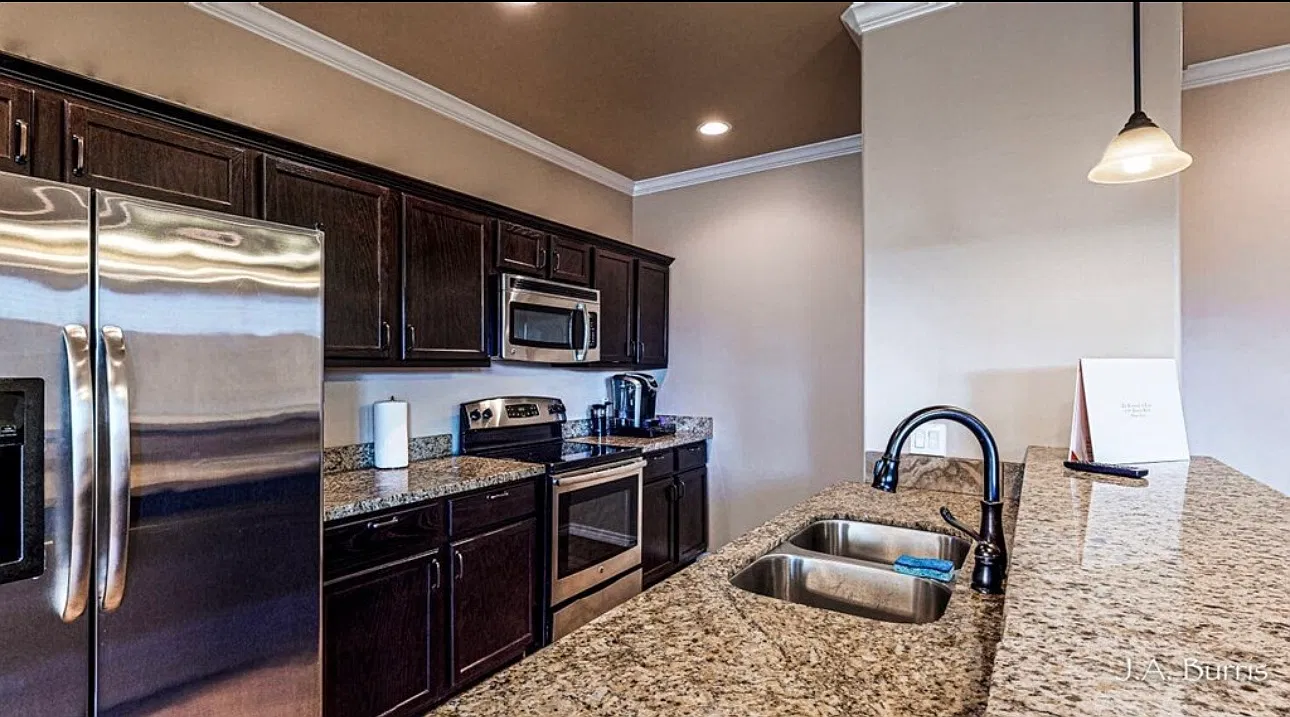 3 bed, 2.5 bath, 1731 sqft, $2,475 — Photo 2