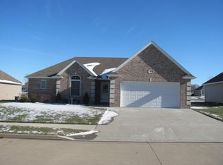 316 Heidi Ln, Centralia, MO 65240