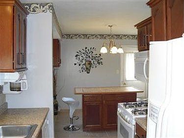1st image of 889 Pelley Dr