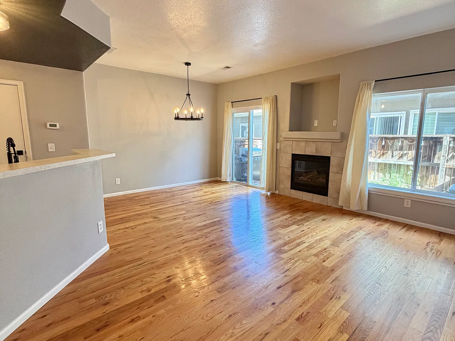 2 bed, 2.5 bath, 1288 sqft, $2,195 — Photo 3