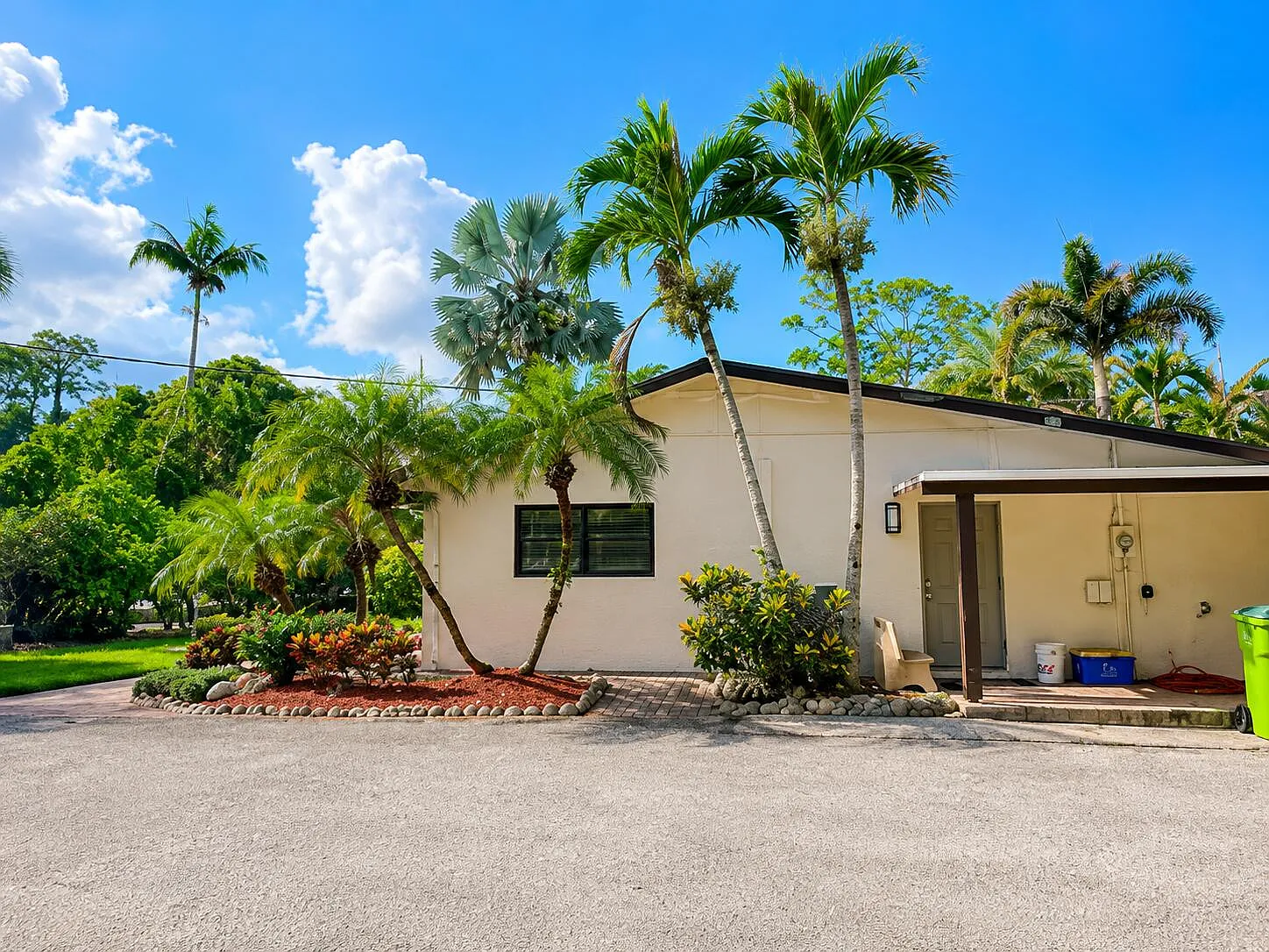 2 bed, 1.0 bath, 1000 sqft, $2,500 — Photo 4