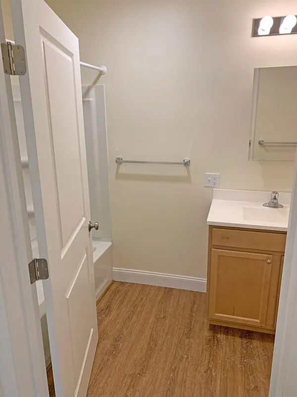 3 bed, 1.0 bath, $3,450 — Photo 2