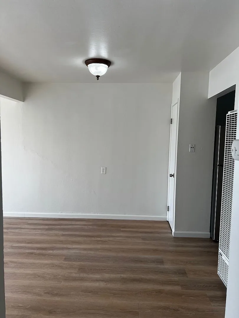 500 Russell Avenue — Photo 2
