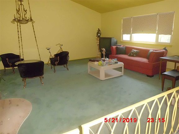 3rd image of 586 Howard Ave