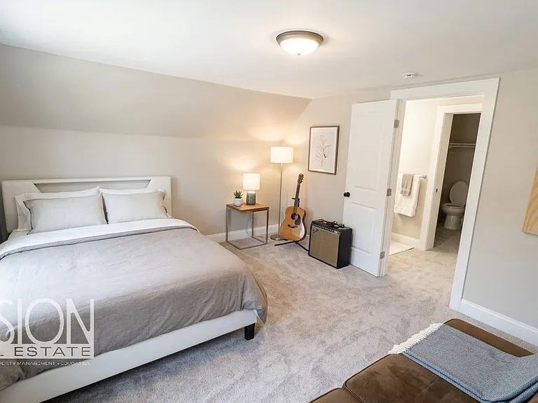 282 Ethan Allen Pkwy #1 — Photo 8