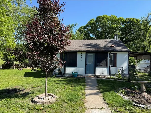 704 E Hayward Ave, Independence, MO 64050