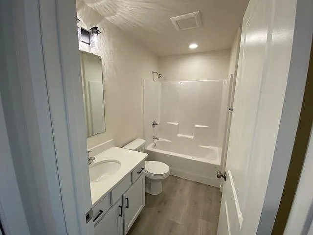 1185 Exchange St — Photo 11