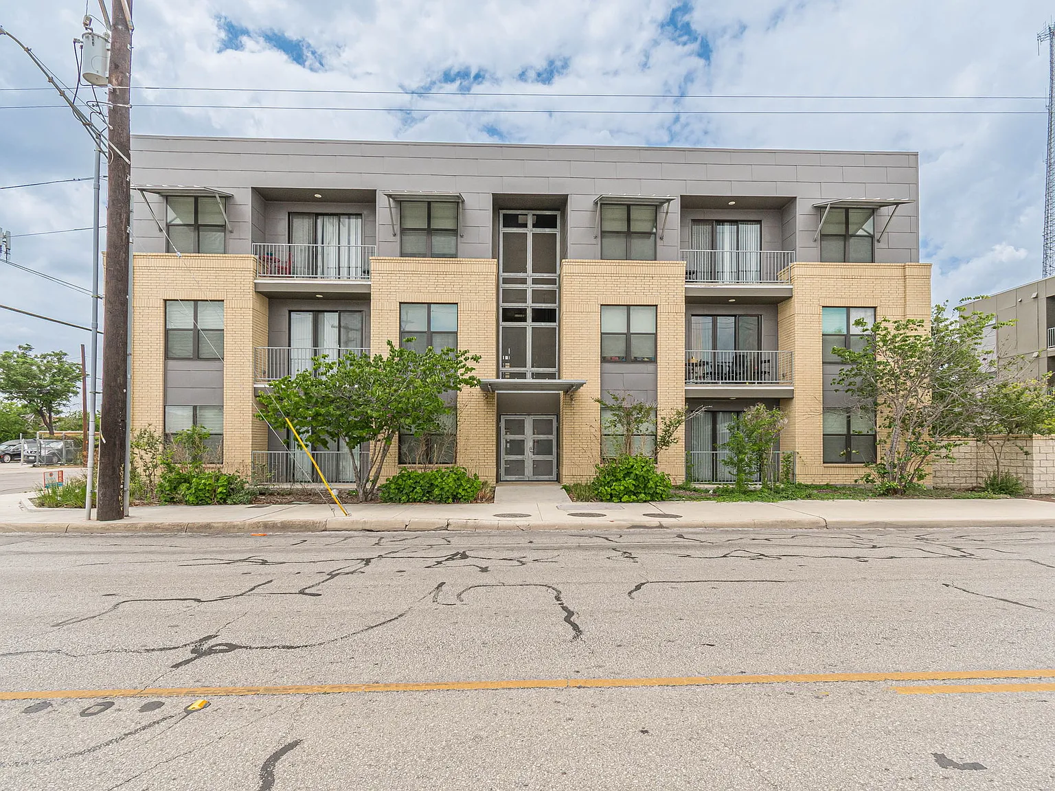 2 bed, 980 sqft, $1,400 — Photo 3