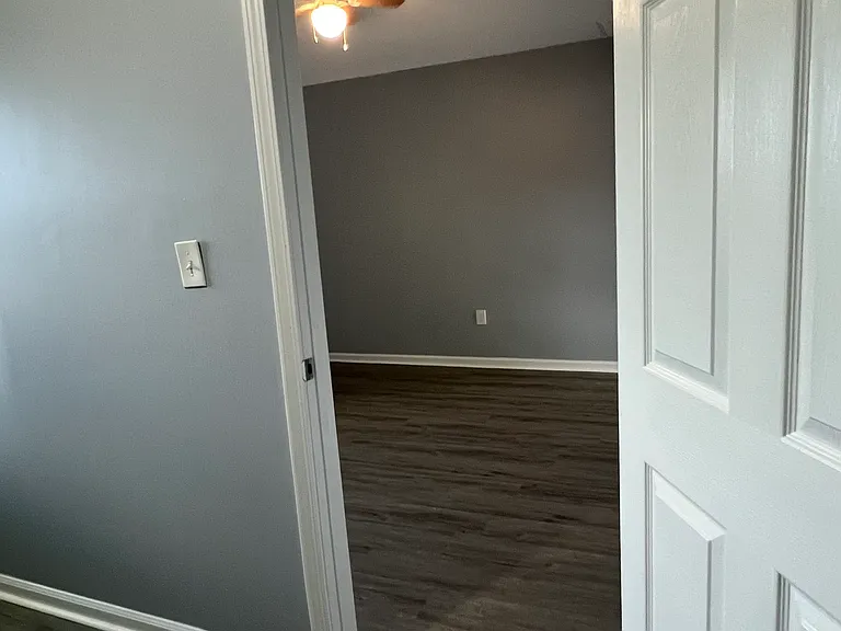 305 W Oak St #B — Photo 23