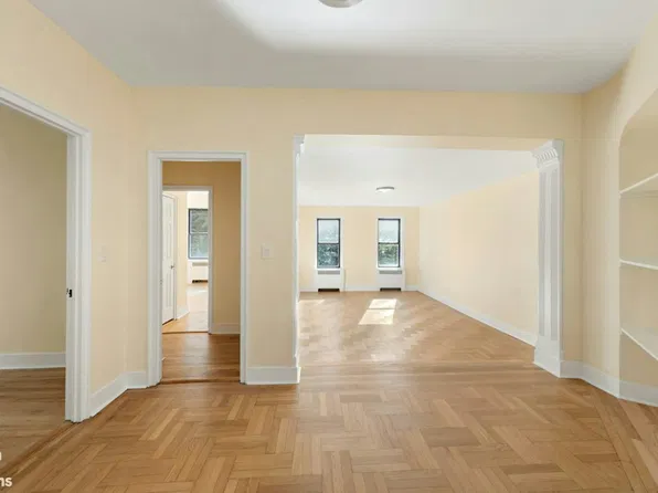 675 Walton Avenue image 1 of 8