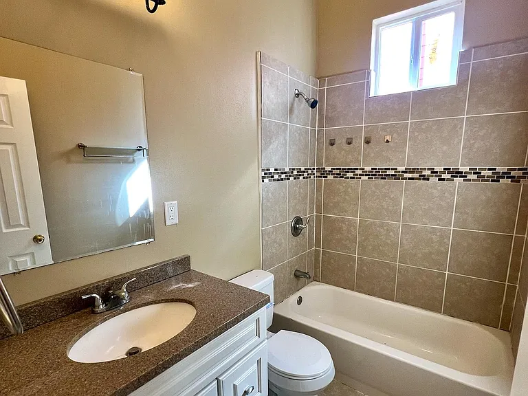 731 N Salcedo St — Photo 5