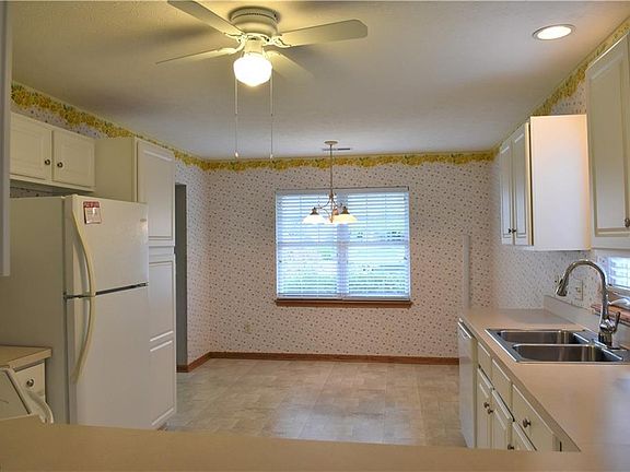3rd image of 5320 Clover Dr