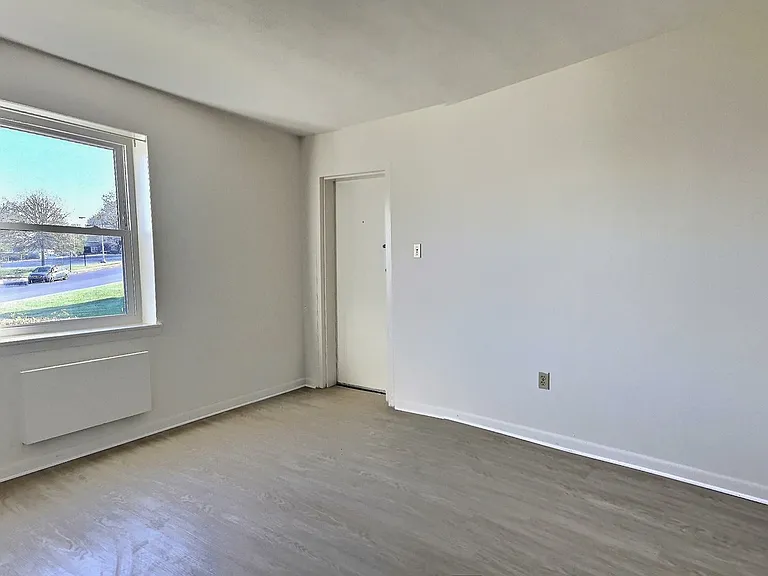 Charlotte Place Apartments — Photo 4