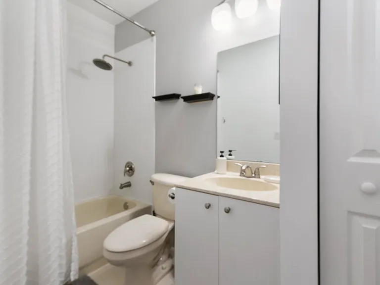 1543 Westchester Ave — Photo 11