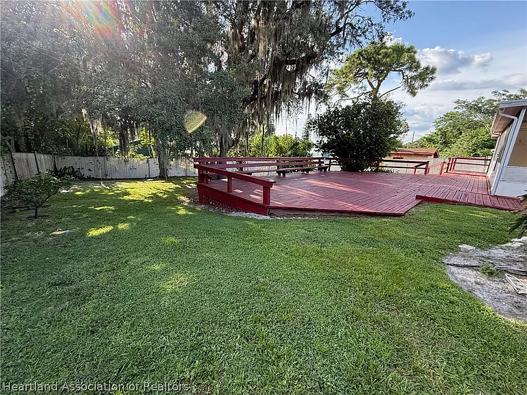 647 Holmes Ave — Photo 4